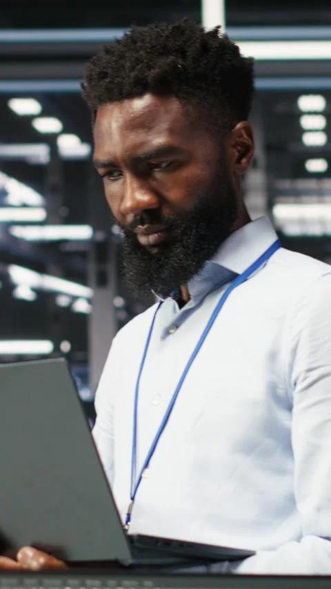 Vertical video Portrait of data center engineer analyzing gear issues using node Stock Footage 307969059