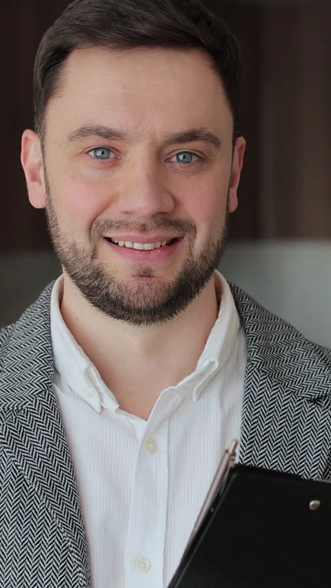Vertical video Portrait of man realtor agent standing in new apartments Stock Footage 340082018