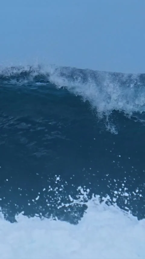 Vertical video of powerful ocean wave Stock Footage 315775610