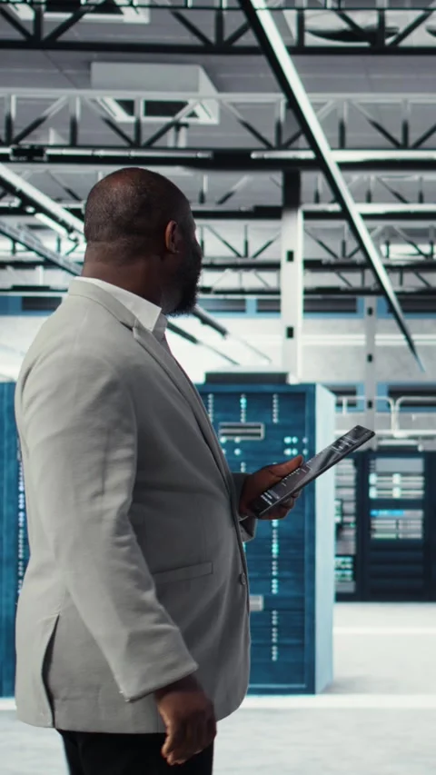 Vertical video Programmer in data center using tablet to manage software updates Stock-Footage 311340953