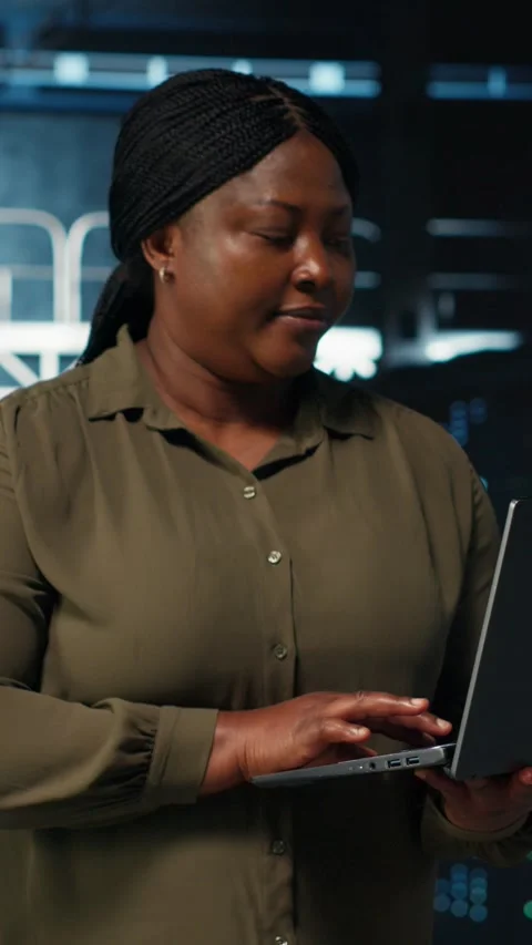 Vertical video Programmer in data center using tablet to increase workload Stock Footage 316862270