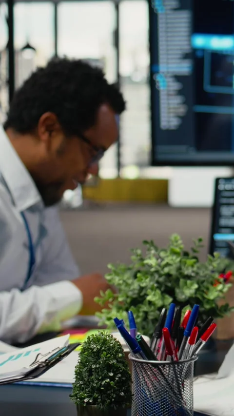 Vertical video Programmer shaking hand with businessmen in tech agency boardroom Stock Footage 323330256