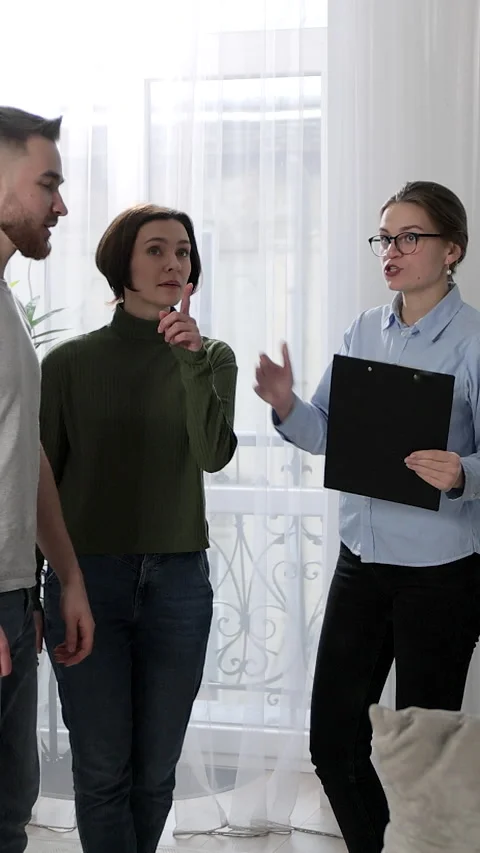 Vertical video. Real-estate agent showing family spacious house. Stock Footage 346201353
