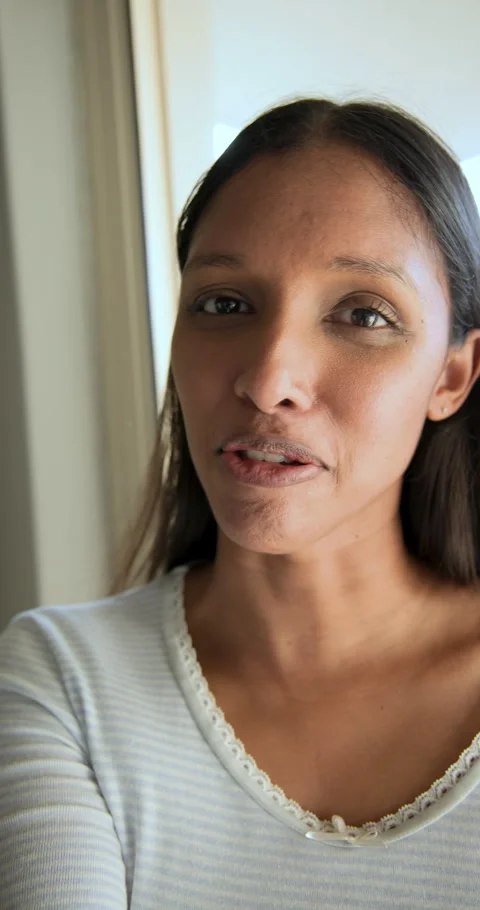 Vertical video: Recalling detail to emphasize mid adult Indian woman speaking to Video stock 313082526