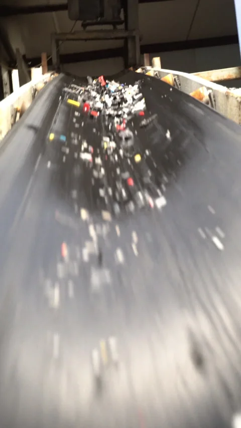 Vertical Video Recycling, Plastic separation 動画素材 310051593