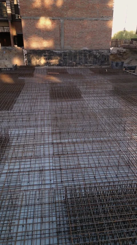 Vertical video. Reinforcing bar grid preparing for concrete pouring Stockbeeldmateriaal 333641257