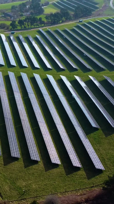 Vertical Video Rotating Aerial of Modern Solar Panel Array. Stock-Footage 333821190