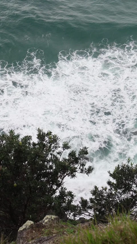 Vertical video of Rough ocean waves crashing on a rocky cliff in australia Stock-Footage 330468680