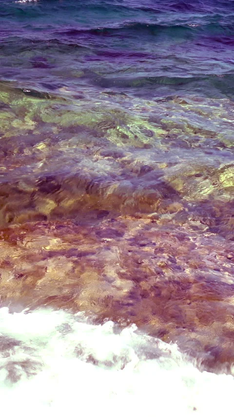 Vertical video, Sea and waves 動画素材 290396596