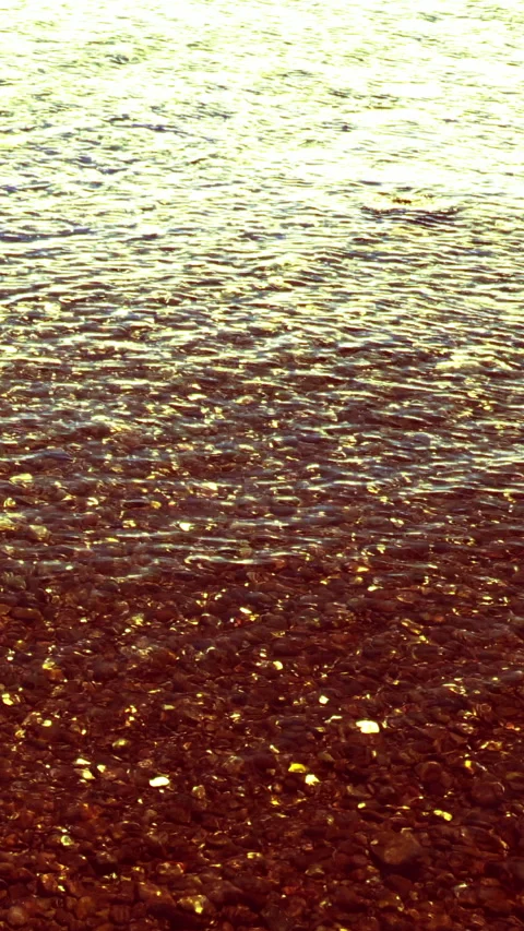 Vertical video, Sea waves 動画素材 283370341