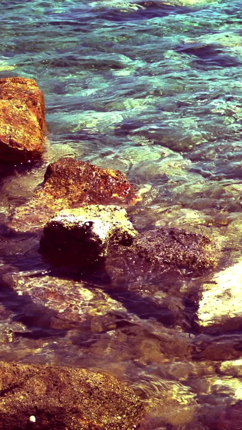 Vertical video, Sea waves 動画素材 283371602