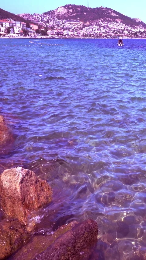 Vertical video, Sea waves 動画素材 283375290