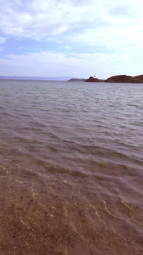 Vertical video, Seaside and waves 動画素材 296102768