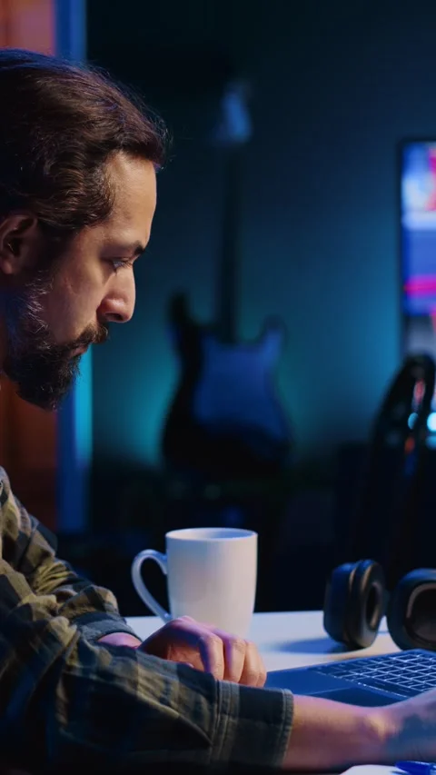 Vertical video Self employed developer updating AI machine learning algorithm 스톡 동영상 263316745