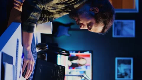 Vertical video Self employed IT specialist working on fixing database errors 動画素材 263782316