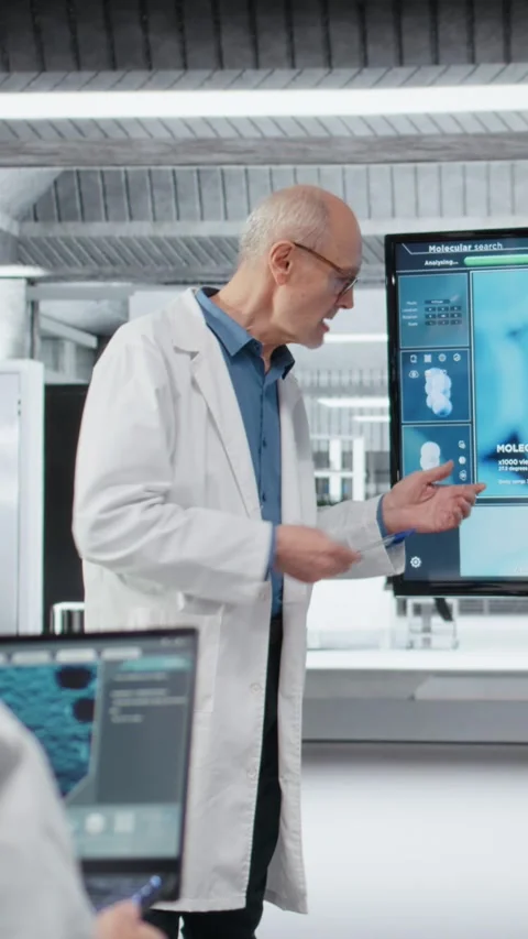 Vertical video Senior scientist in lab presents innovative DNA sequencing Stock Footage 325915924