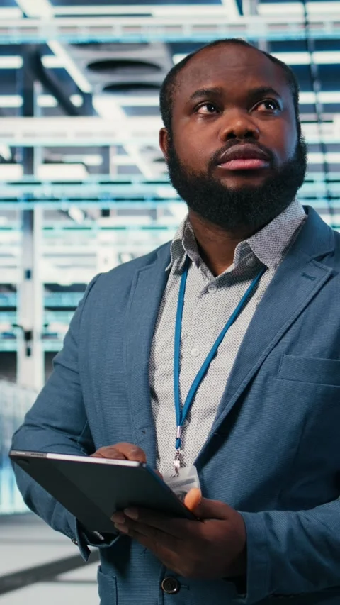 Vertical video Server room admin using tablet app to enhance operational Stock Footage 330376116