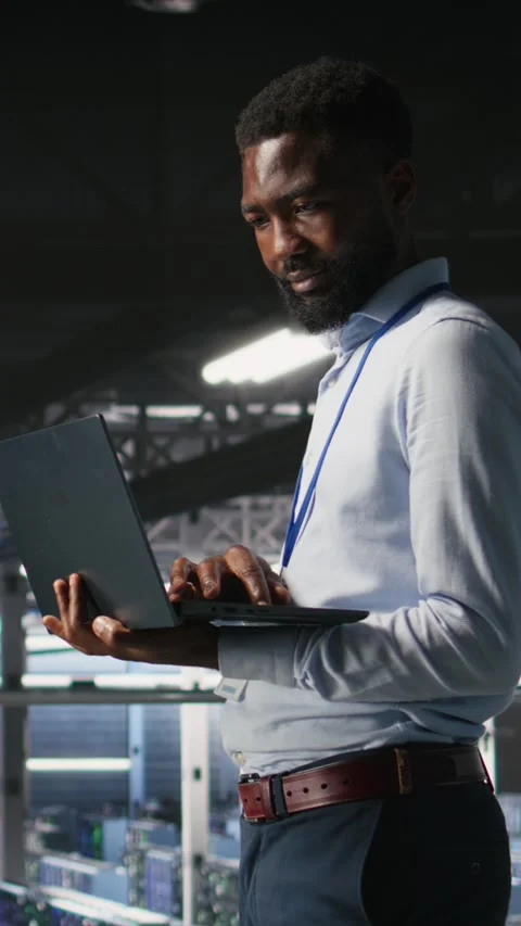 Vertical video Smiling data center engineering team on industrial platform Video stock 310771410