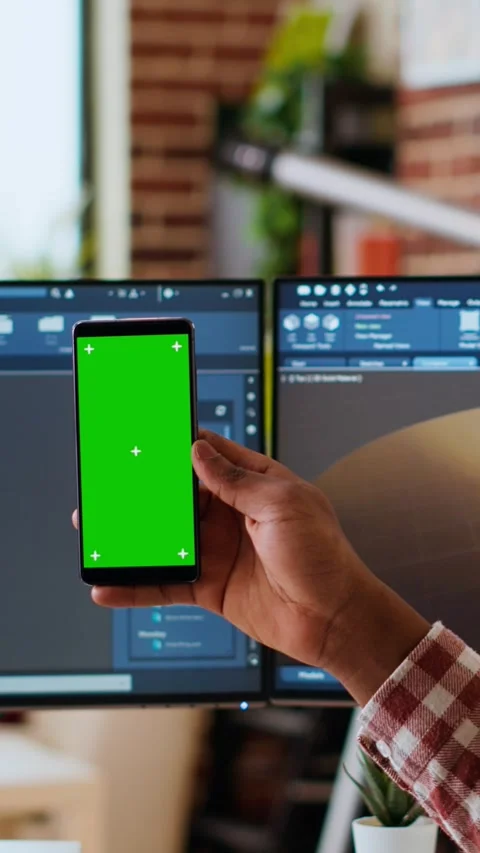 Vertical Video Software developer creates a gear prototype on dual monitors next Stockbeeldmateriaal 323534663