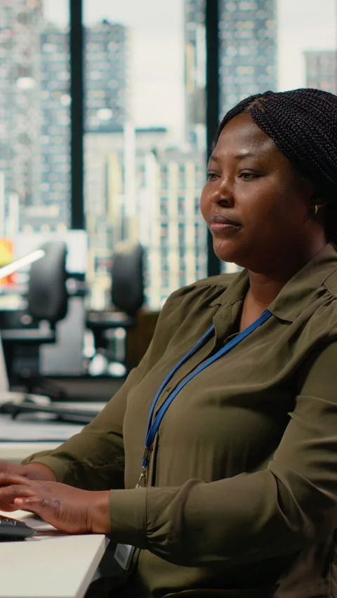 Vertical video Software developers doing brainstorming in office, using AI Stock Footage 323330748