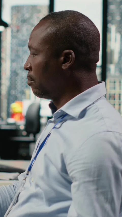 Vertical video Software developers in startup office work with artificial Vídeos de archivo 322696020