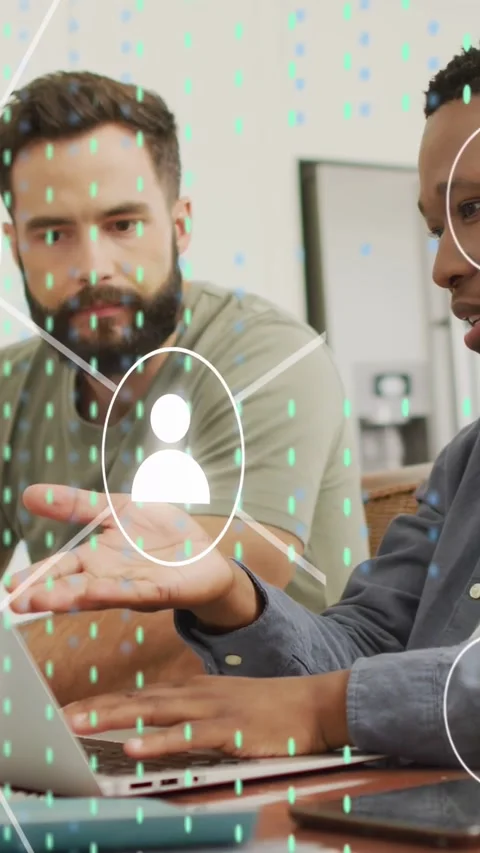Vertical video: Speaker pointing at laptop and starting overlay linking team for Stock Footage 332984888
