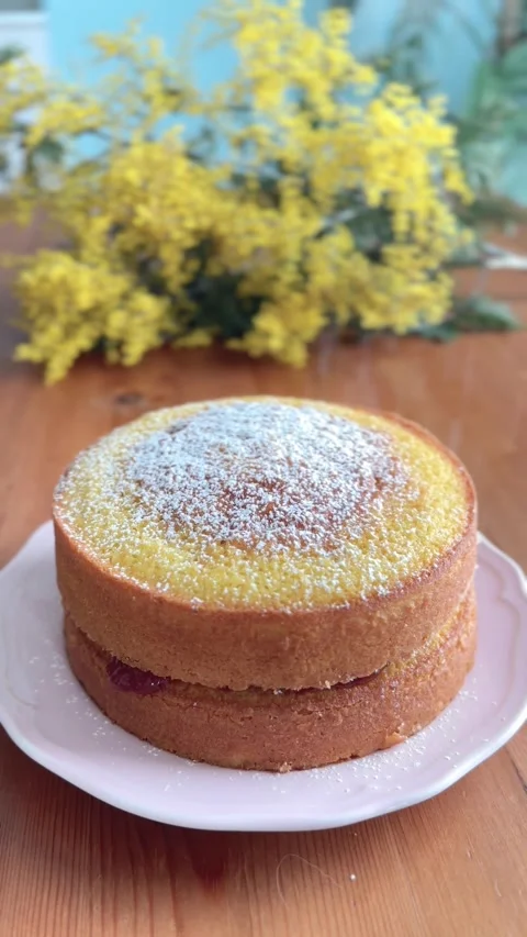 Vertical video sprinkling sugar on a cake. Stock Footage 272429403