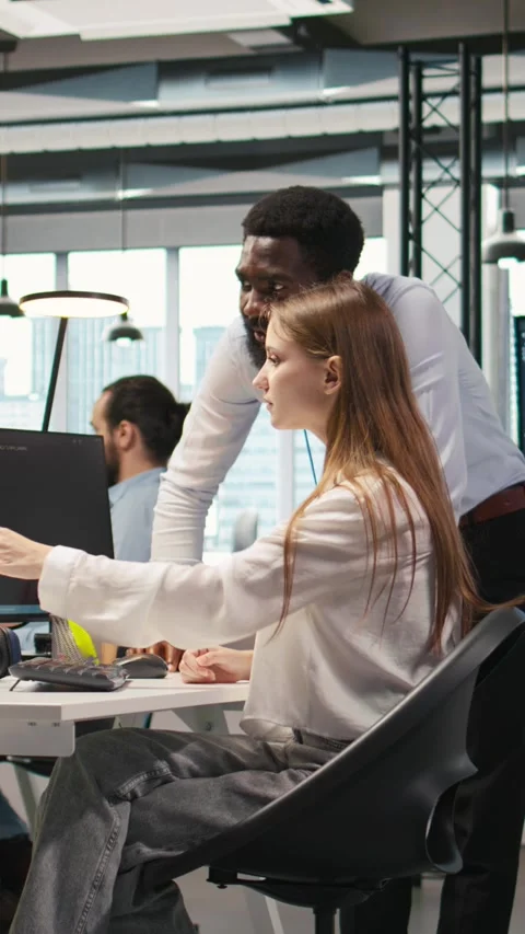 Vertical video Startup office manager congratulates young girl after developing Stock Footage 312769455
