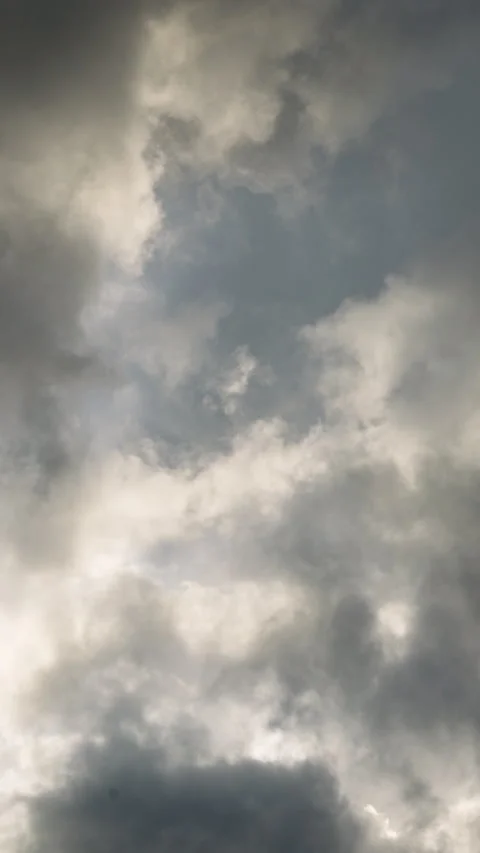 Vertical video - Storm Clouds Timelapse Video stock 330533850