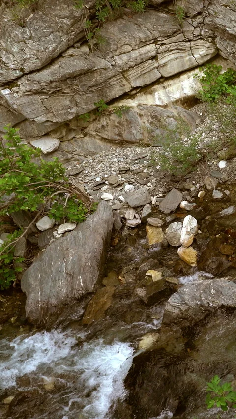 Vertical video, Stream flows among stones Stockbeeldmateriaal 295642389