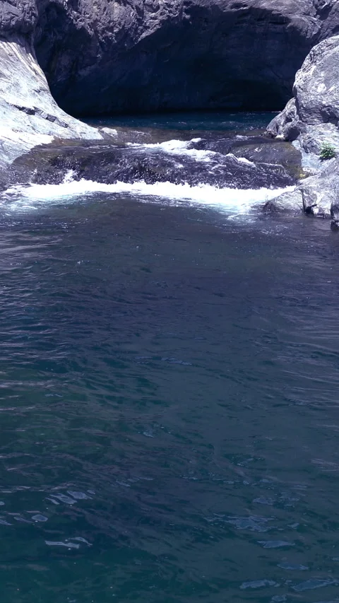 Vertical video, Stream flows among stones 動画素材 295651422