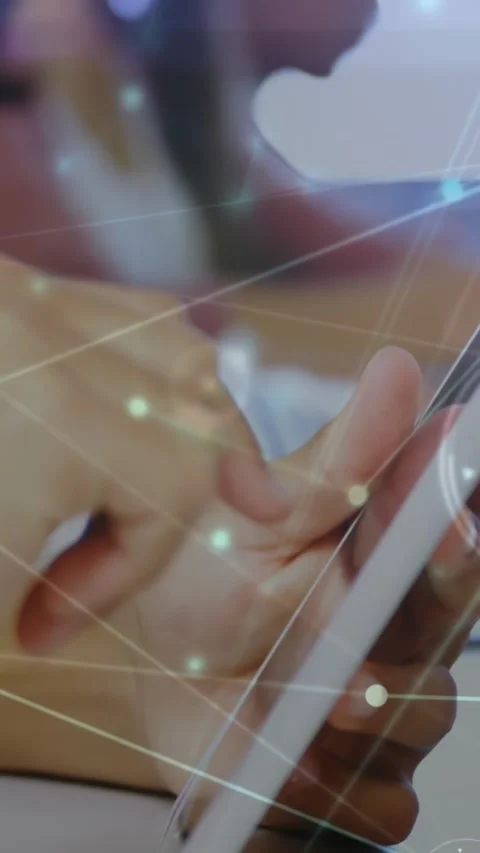 Vertical video: Student hands tapping, swiping tablet, starting node overlay and Video stock 331337160