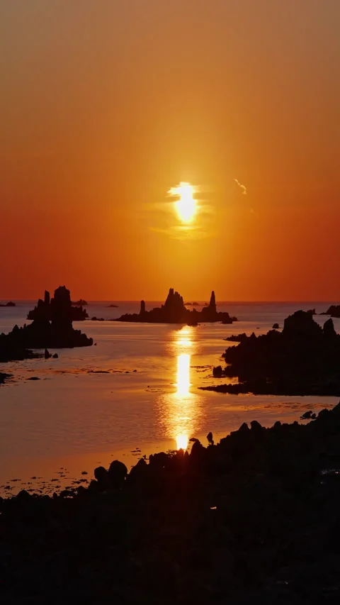 Vertical video. Sun down time over the ocean, colorful sky in the evening Stock Footage 302548384