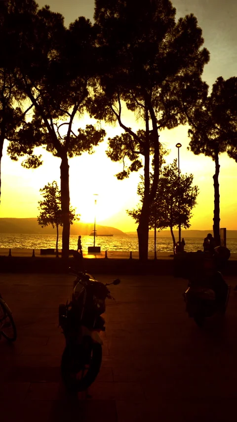 Vertical video, sunset in the Dardanelles 動画素材 295291918