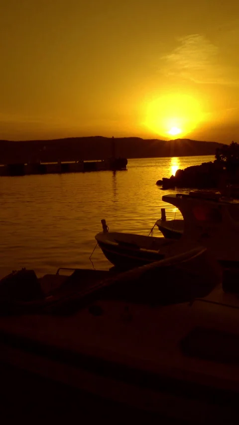 Vertical video, Sunset in the harbor Stock-Footage 295208577