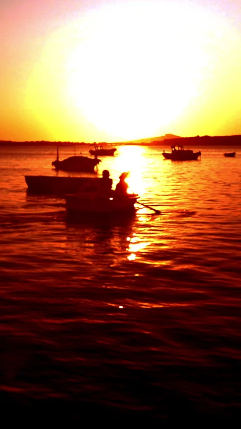 Vertical video, Sunset at sea 스톡 동영상 293714046