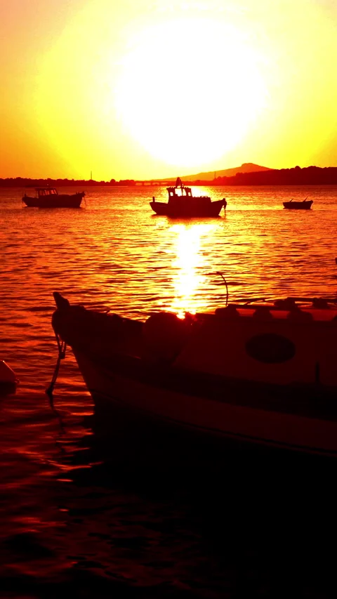 Vertical video, Sunset at sea 스톡 동영상 293714216