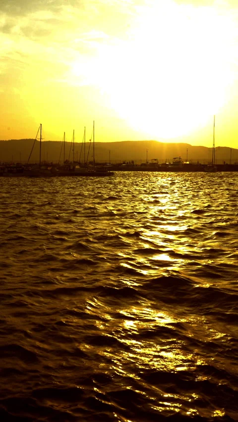 Vertical video, Sunset at sea 库存影片 295208248