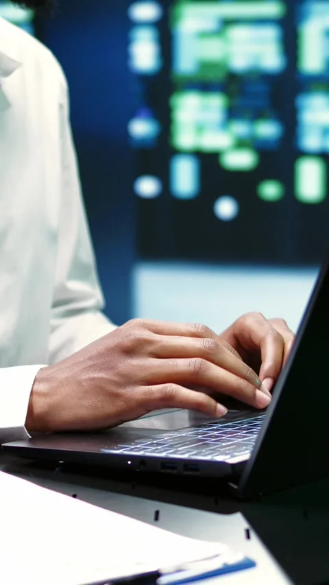 Vertical video Supervisor mending data center issues Stock Footage 245916937