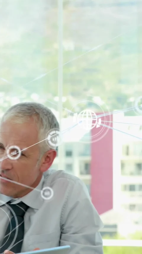Vertical video: Talking exec in suits at meeting table, peers joining, data Stock Footage 334390716
