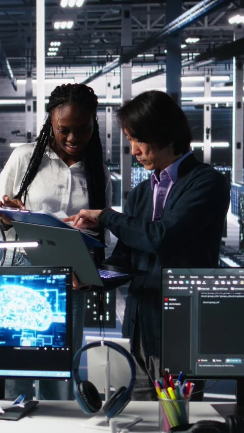 Vertical video Team of data center engineers using machine learning algorithms Stock Footage 313507344