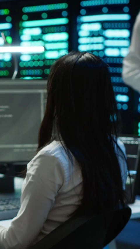 Vertical video Team of programmers in data center responsible for repairs Stock Footage 280517045