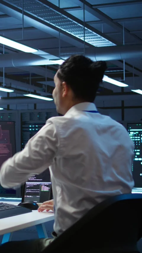 Vertical video Team of technicians in server hub alerted by hacker passing Stock Footage 280609494