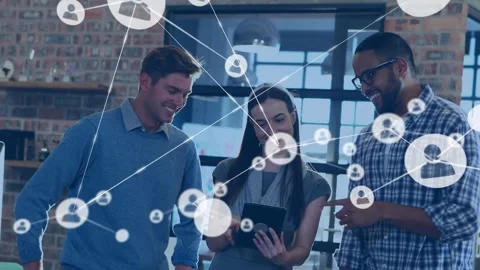 Vertical video: Team of three tapping tablet and starting node network, 스톡 동영상 331048105