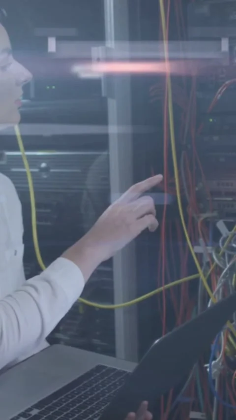 Vertical video: Tech noticing loose yellow cable, pointing and tracing patch Vídeos de archivo 334187255