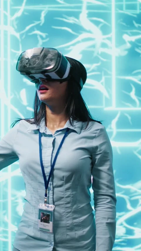 Vertical video Technician uses virtual reality technology to build AI algorithms 動画素材 278375849