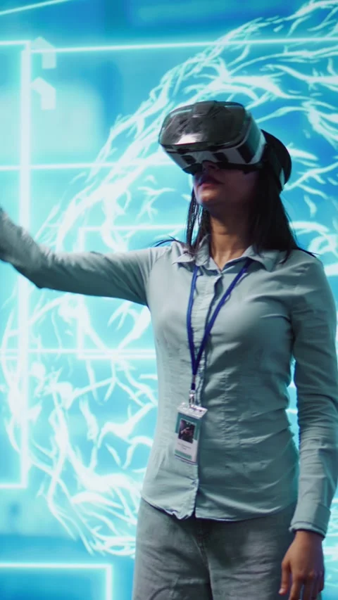 Vertical video Technician uses virtual reality technology to build AI algorithms 動画素材 278375857