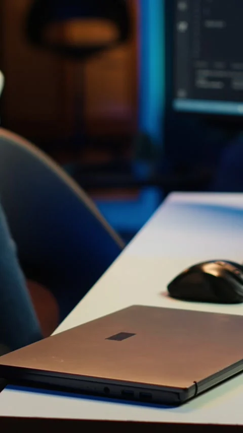 Vertical video Teleworking programmer arriving in home office, starting coding Stock Footage 283506651