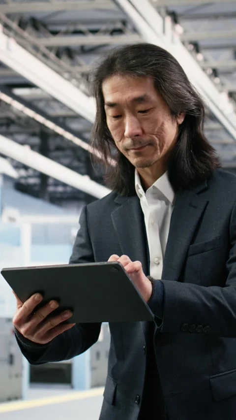 Vertical video Testing silicon wafer batches, tablet and businessman in Stock Footage 333615262