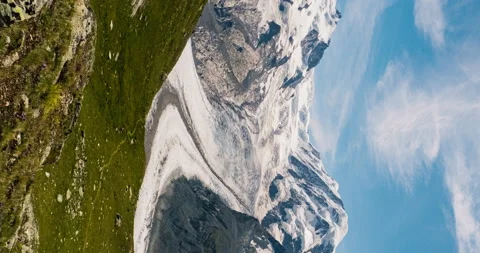 Vertical video - Time-lapse view of Monte Rosa from Riffelsee in summer 스톡 동영상 158575709